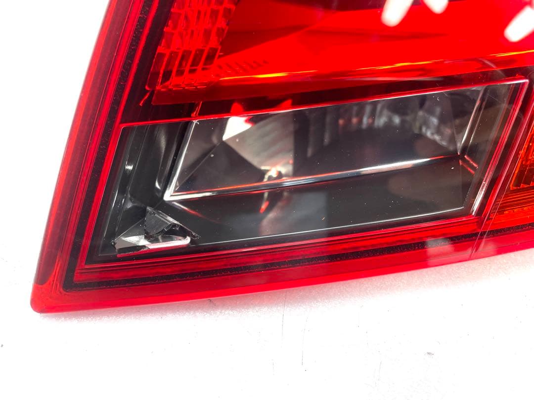 AUDI/アウディ TT 8J 純正 左テールランプ 8J0 945 095C