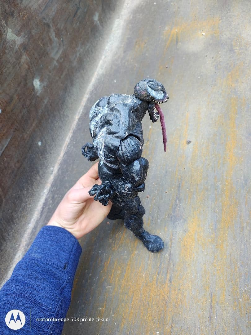 こちらはマーベル・アイコンズシリーズのヴェノムのアクションフィギュア（約30cm