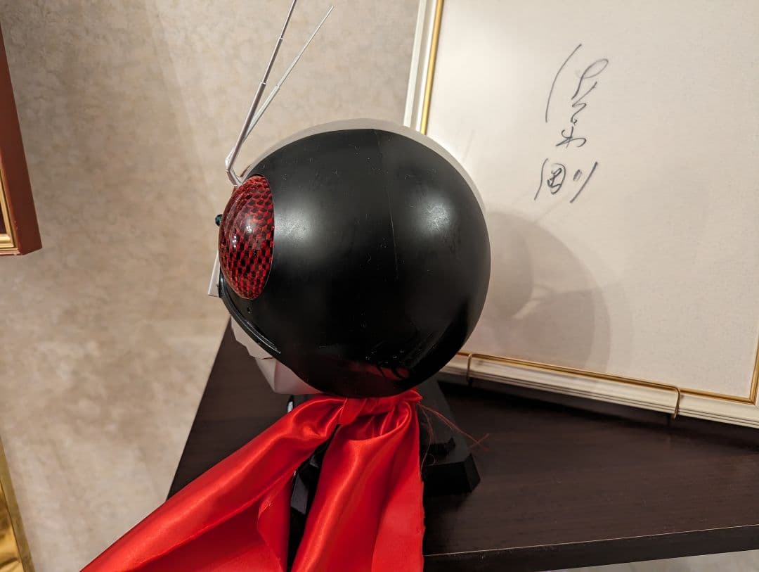 仮面ライダー2号　佐々木剛直筆サイン、2号マスク