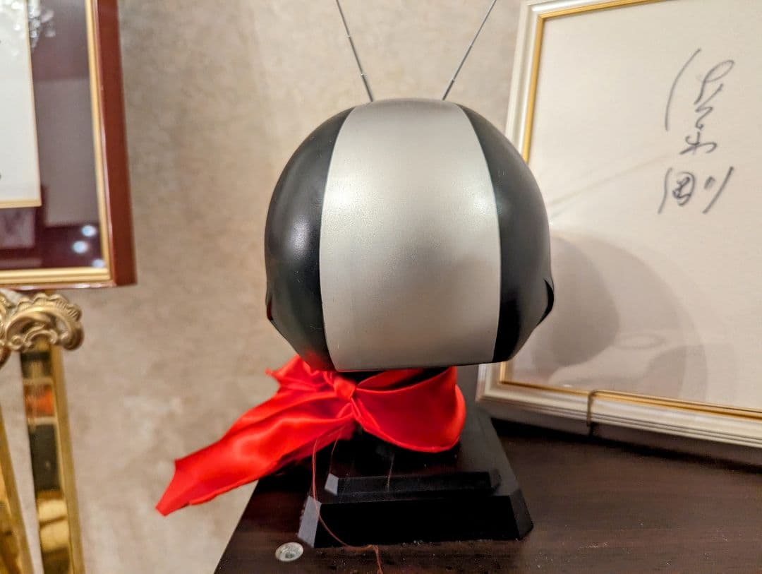 仮面ライダー2号　佐々木剛直筆サイン、2号マスク