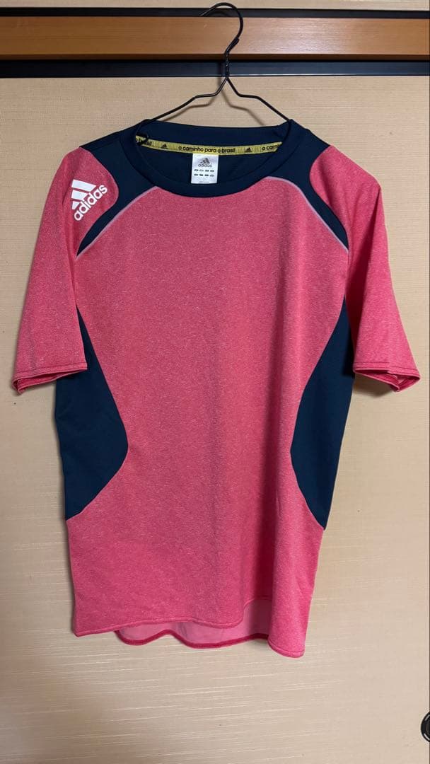 桜井 着 adidas 半袖シャツ ピンク/ネイビー