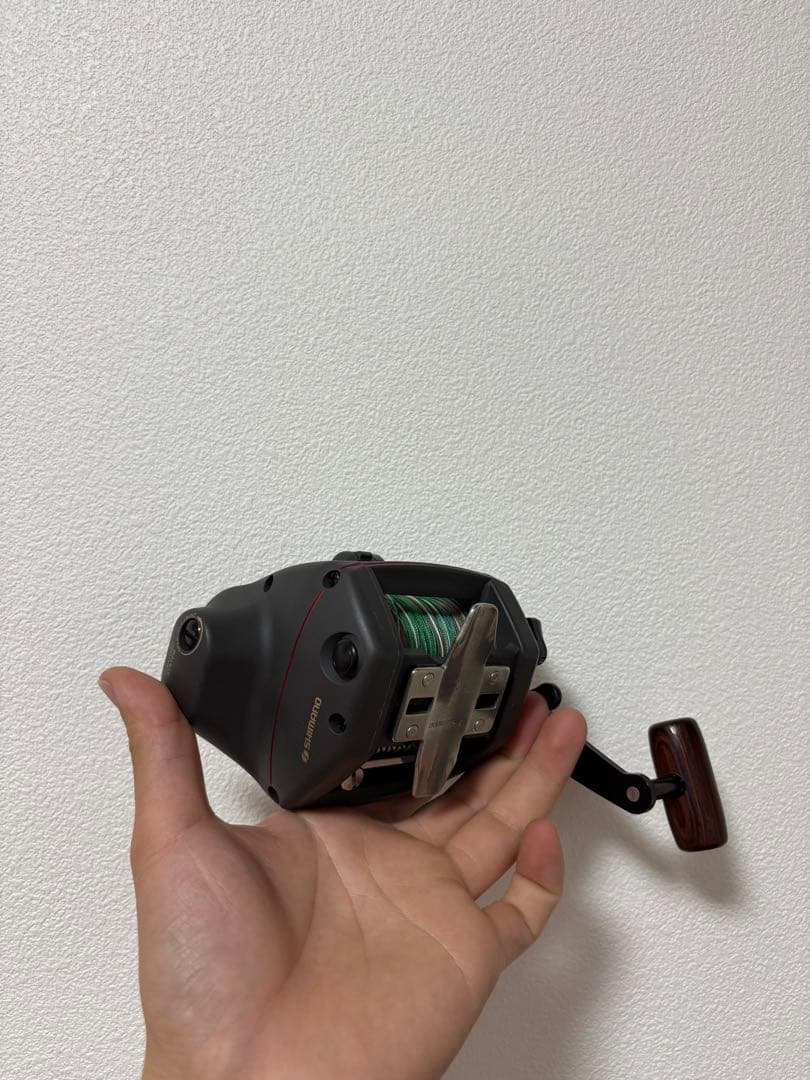 SHIMANO スピニングリール 黒と銀