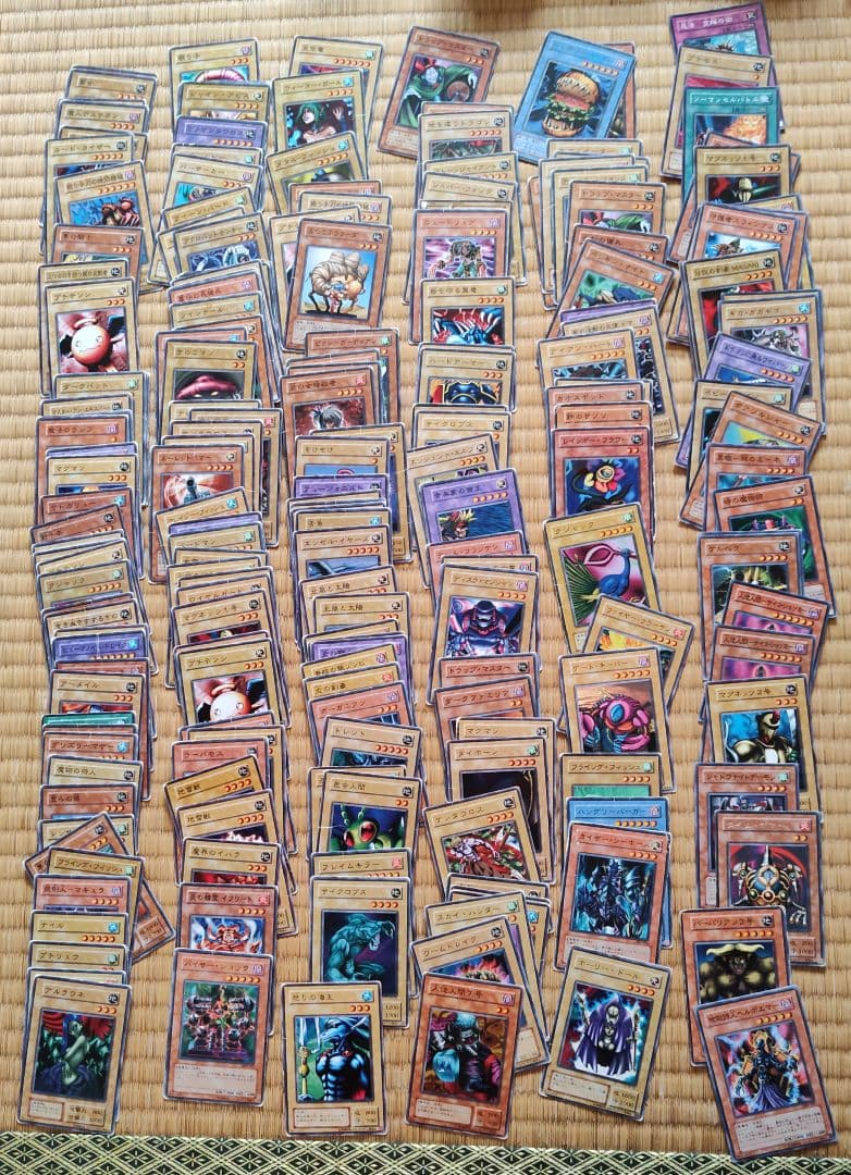 【ジャンク品】遊戯王カード 大量まとめ売り約900枚以上 ノーマルメイン コナミ