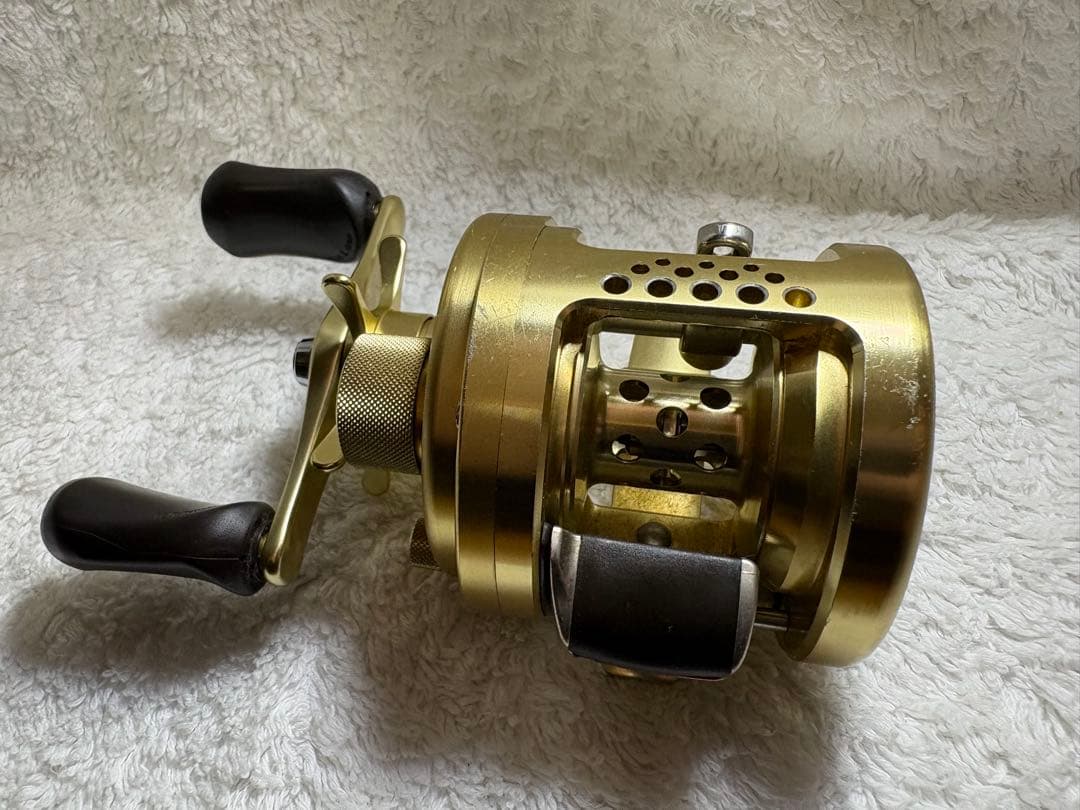 SHIMANO カルカッタコンクエスト101 左巻き ベイトリールRH443