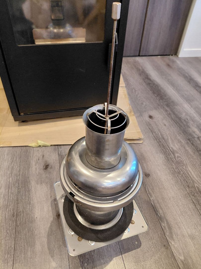 トヨトミ　密閉式ペレットストーブ　muumuu PE-8