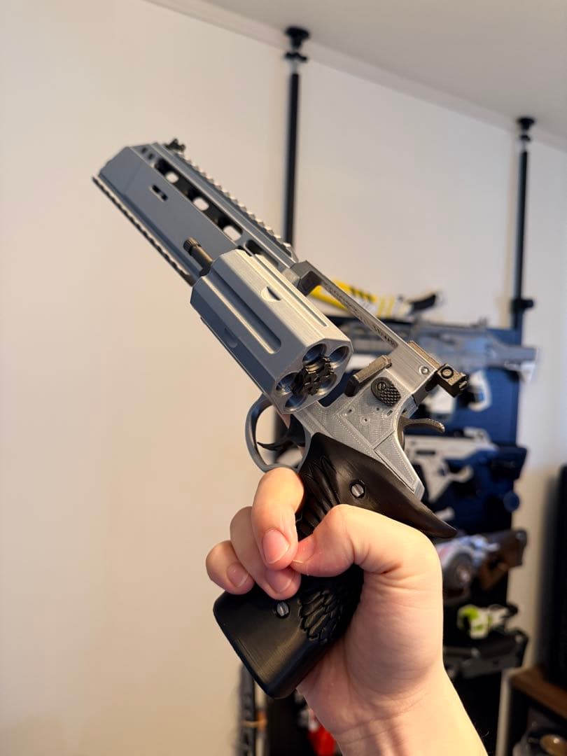 RE9 リボルバー 可動モデル(発射能力なし）