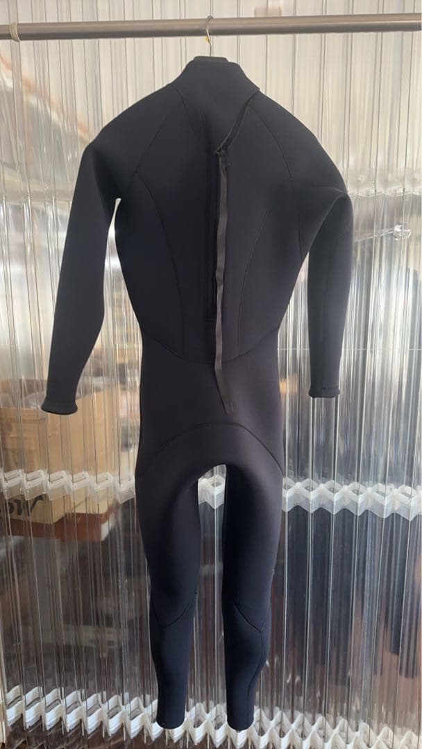 フルスーツ　3/3mm バックジップ　M,ML,L,XL