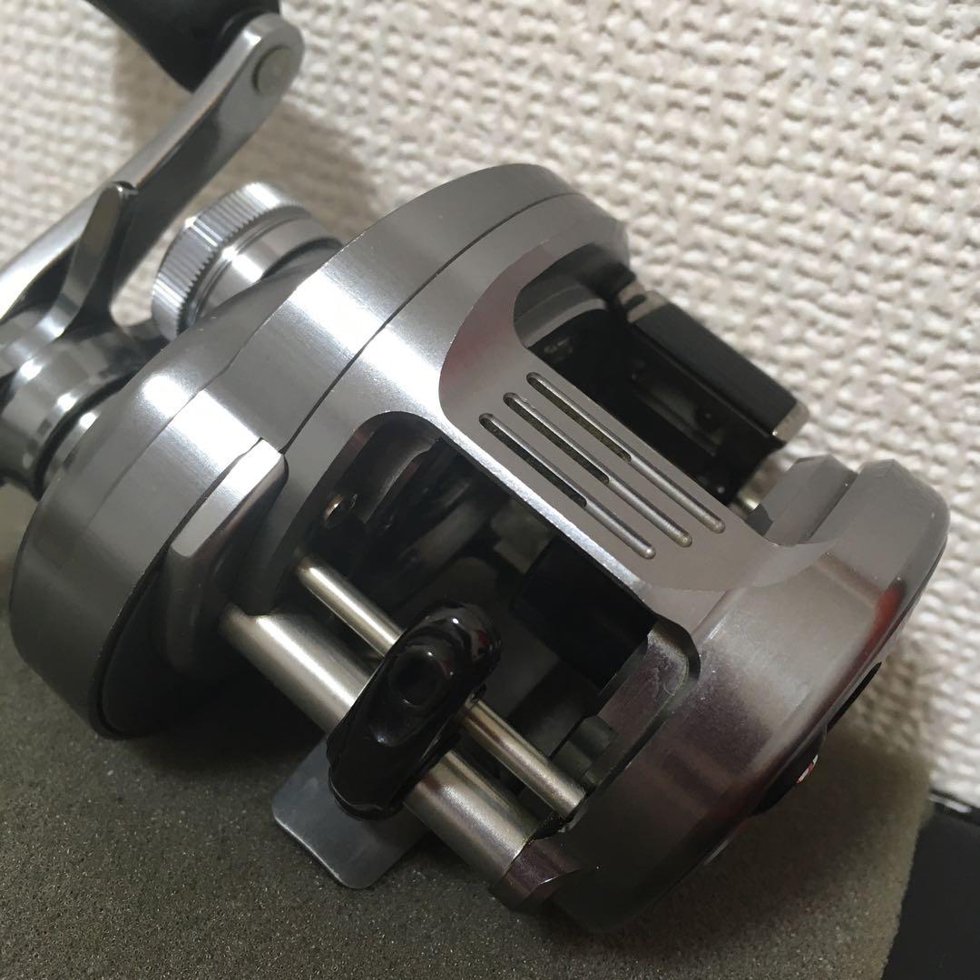 シマノ☆現行20カルカッタコンクエストDC200☆右巻き☆スプール無し☆K-28