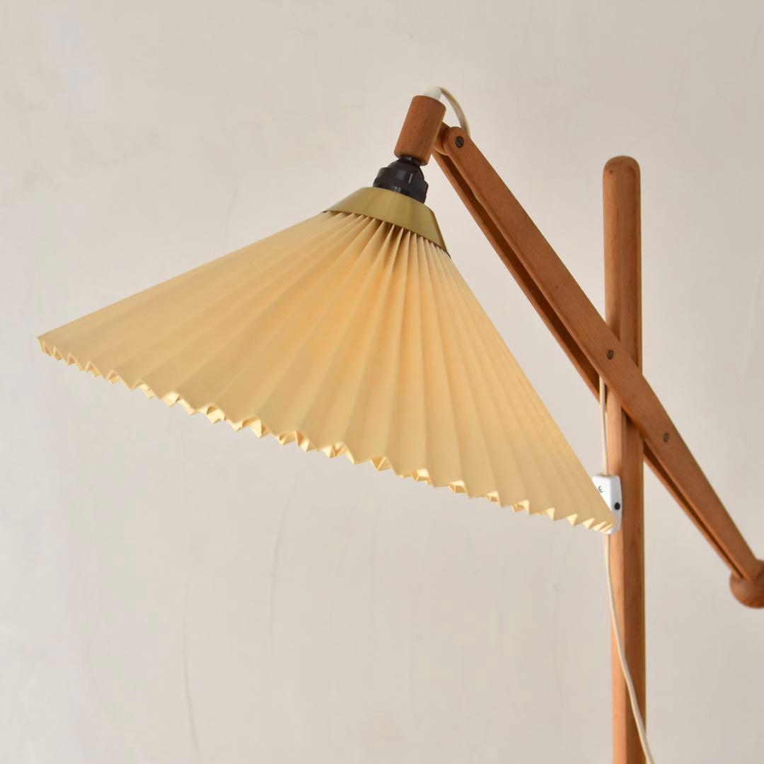 LE KLINT “model 325” フロアランプ