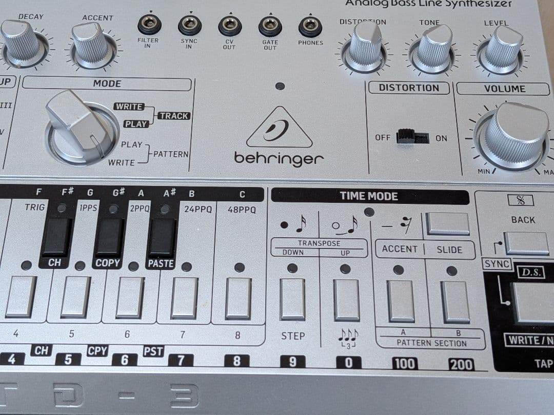 Behringer TD-3 アナログベースシンセ TB-303クローン 美品