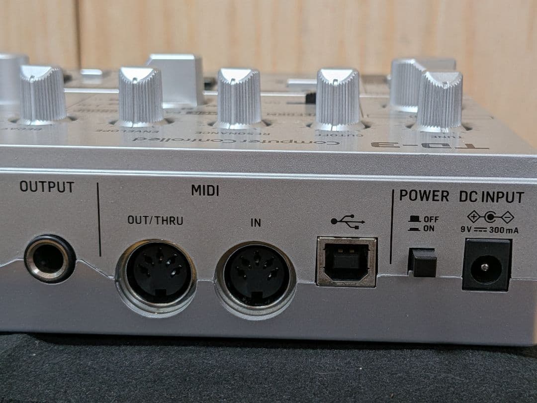 Behringer TD-3 アナログベースシンセ TB-303クローン 美品