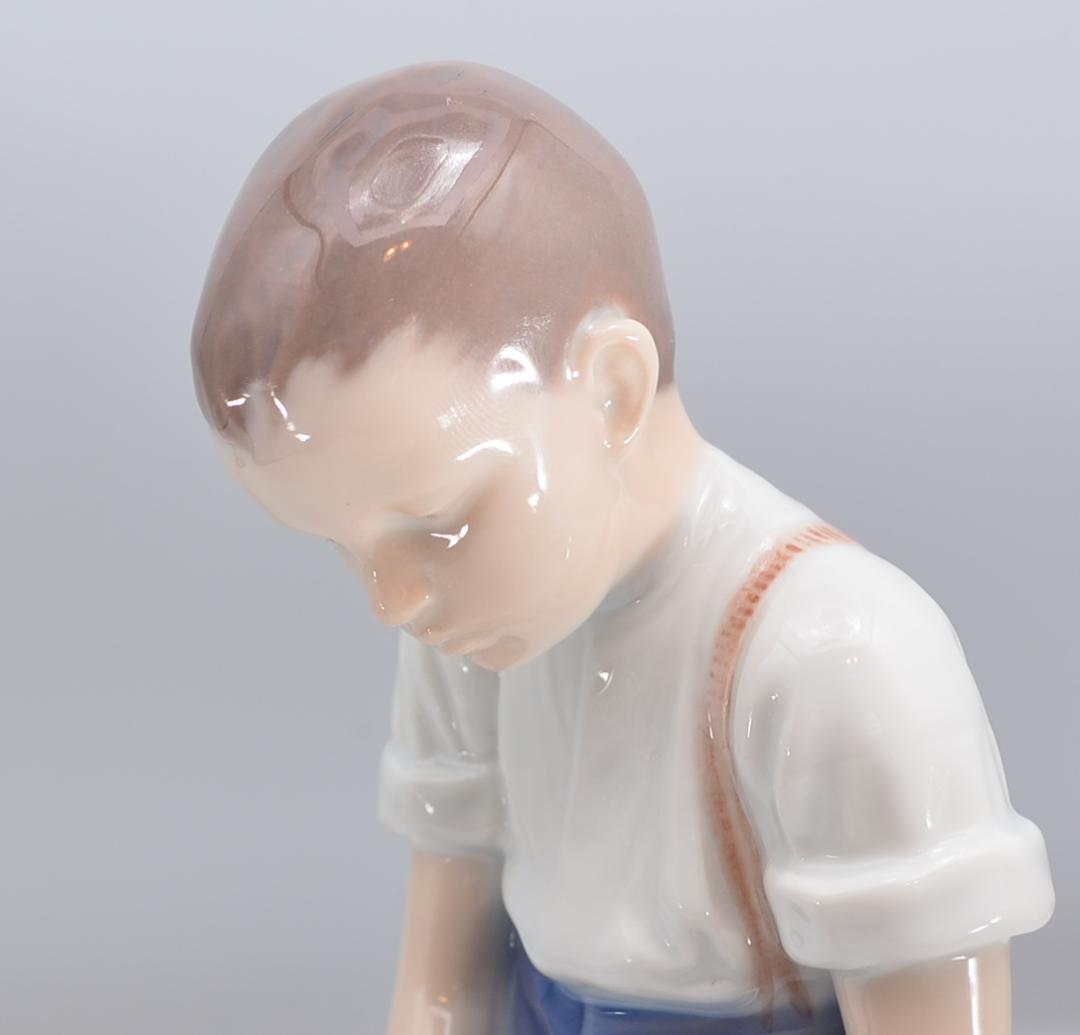 岩の上に座る少年　＃1757　★B＆G（ロイヤルコペンハーゲン）　デンマーク