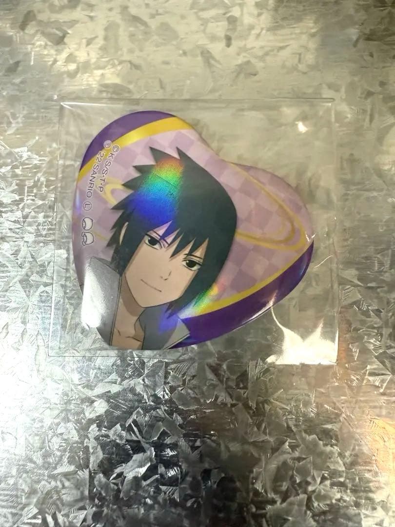 NARUTO サンリオコラボ　ハートホロバッジ　サスケ