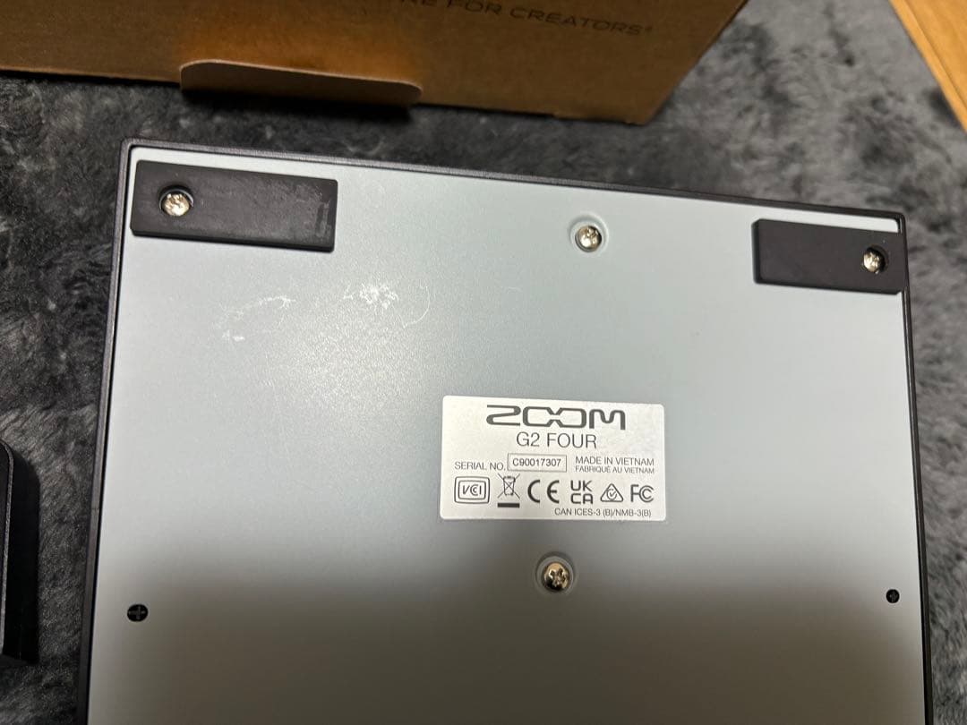 ZOOM G2 FOUR ギターマルチエフェクター中古品