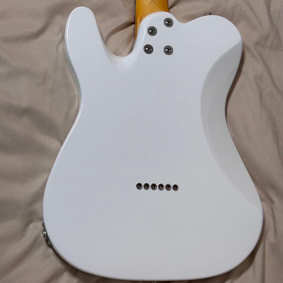 ホワイトエレキギター スパークルピックガード