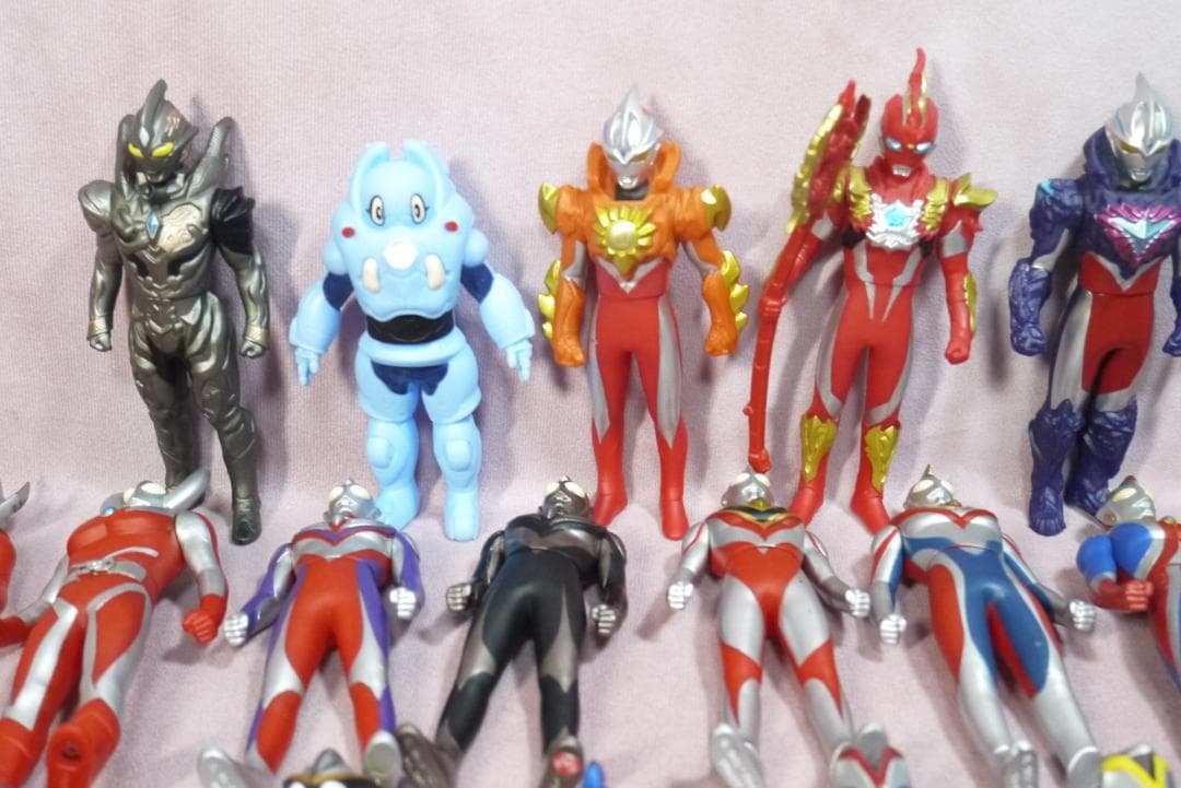 ウルトラヒーローシリーズ500　ウルトラマン　ソフビ　77体