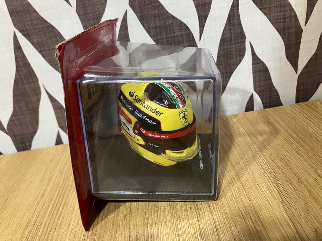ラス1 日本未発売　ビッグスケールF1コレクション　ルクレール　ヘルメット