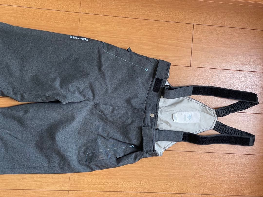 美品早い者勝ち‼️150㎝　DESCENTEスキーウエアー