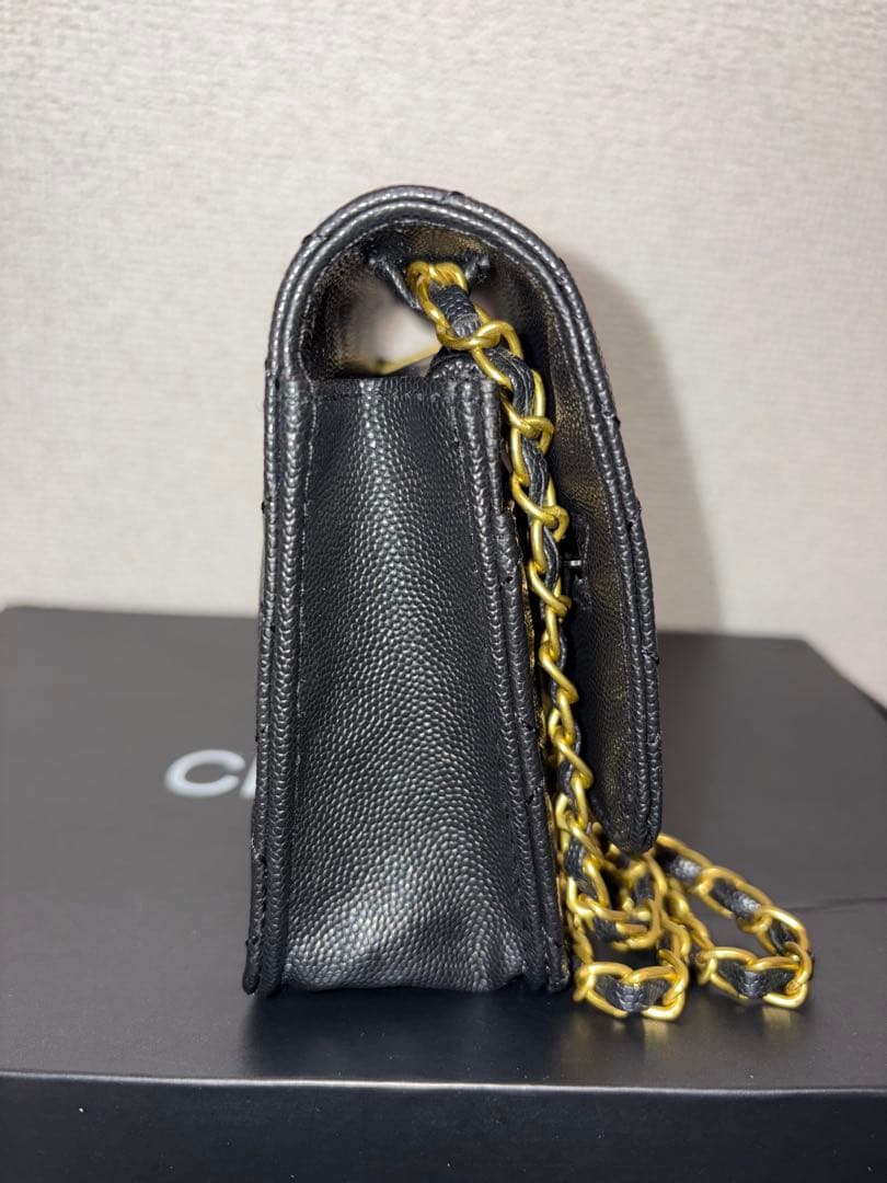 ジ*ー様 CHANEL ブラックレザー チェーンウォレット財布ノベルティ