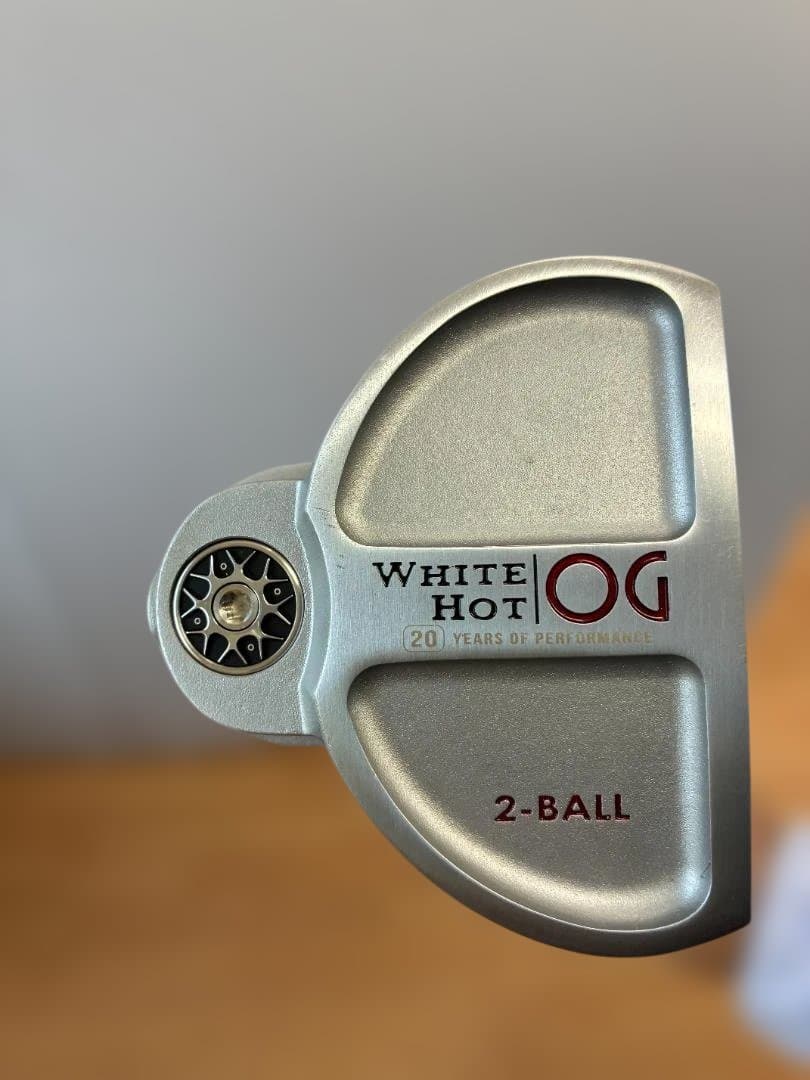 Odyssey White Hot OG 2-Ball パター