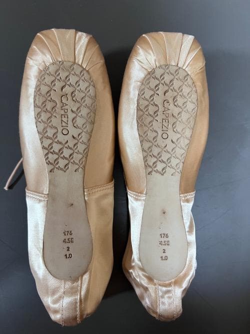 カペジオ コンテンポラ 41/2E Capezio Contempora