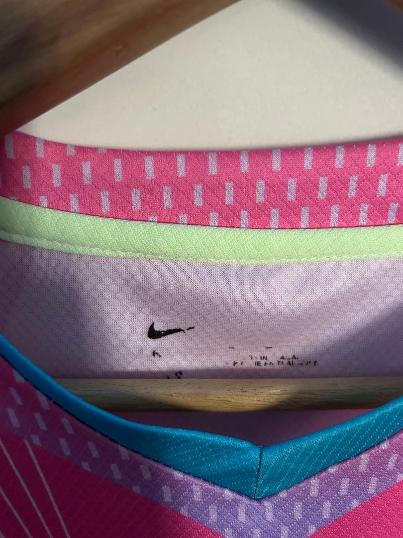 FC Barcelona Nike ピンクシャツ