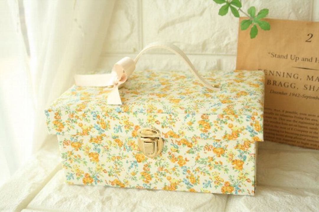 リバティ生地使用　ムーンモス　　通帳、キャッシュトレイが入る　マネートランク