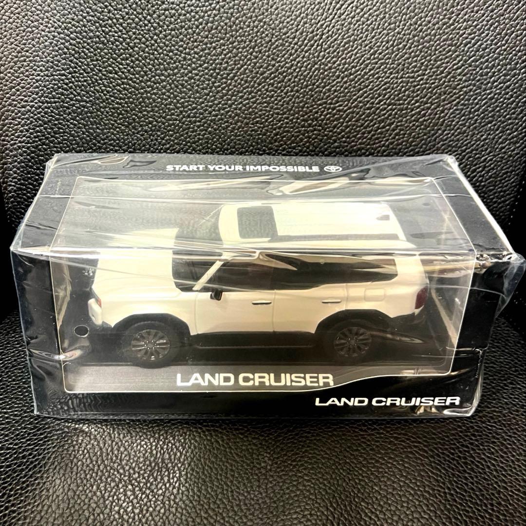 【未開封】ランクル 250 角目 ホワイト ミニカー カラーサンプル 1/30