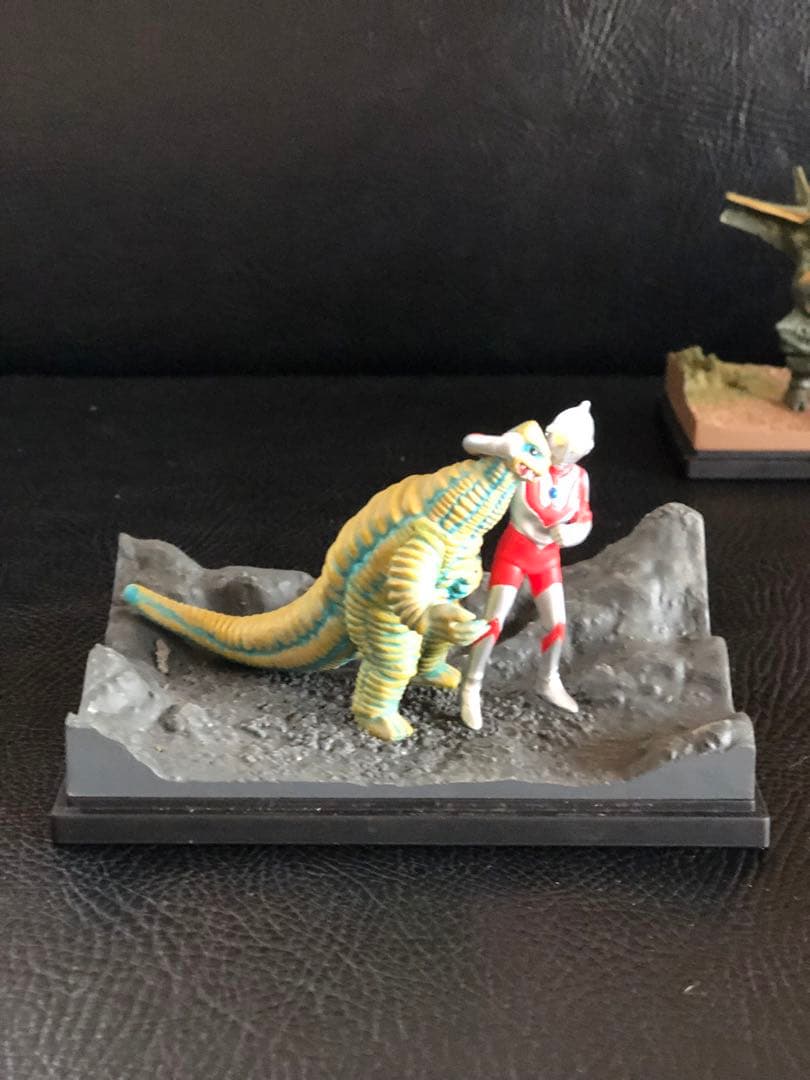 大怪獣シリーズ　どくろ怪獣レッドキング　再生怪獣ギエロン星獣　ジオラマ