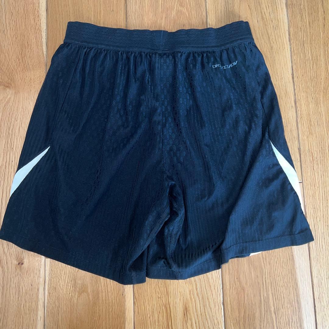 NIKE リバプール トレーニングショーツ フローリアン・ヴィルツ