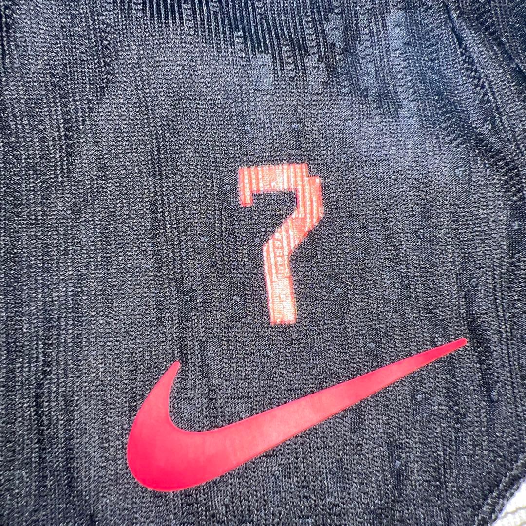 NIKE リバプール トレーニングショーツ フローリアン・ヴィルツ