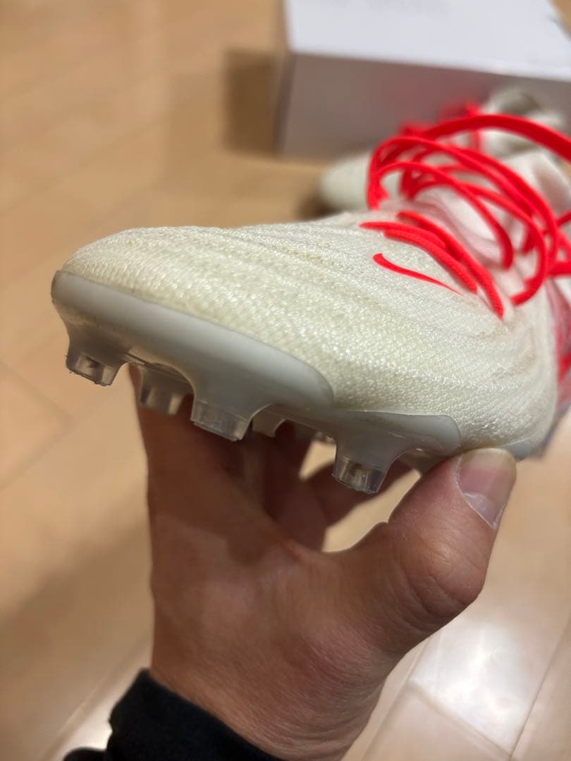 Nike By You ホワイト/レッド スパイク