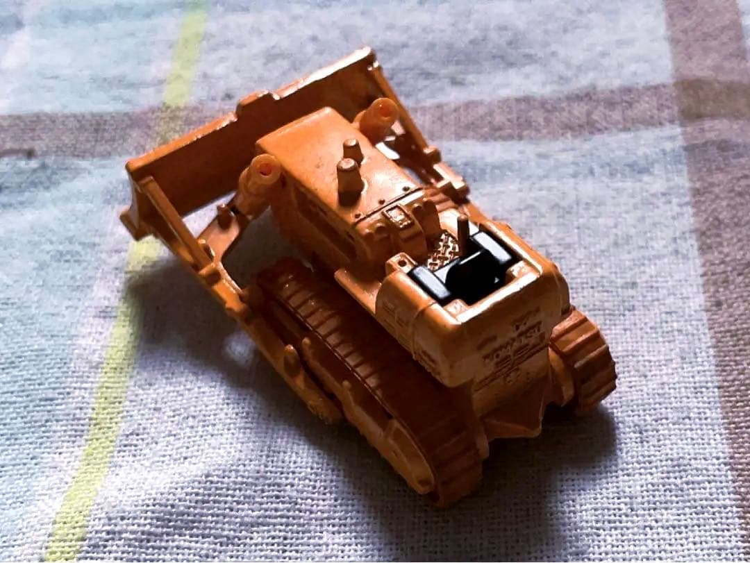 未使用品 超ヴィンテージ トミカ 黒箱 コマツ D65A ブルドーザー