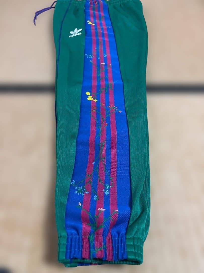 adidas トラックパンツ　ジャージ　花柄　Mサイズ