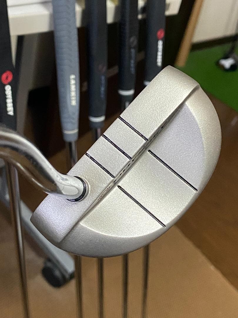 名器 ODYSSEY WHITE HOT ROSSIE 33インチ 純正カバー付