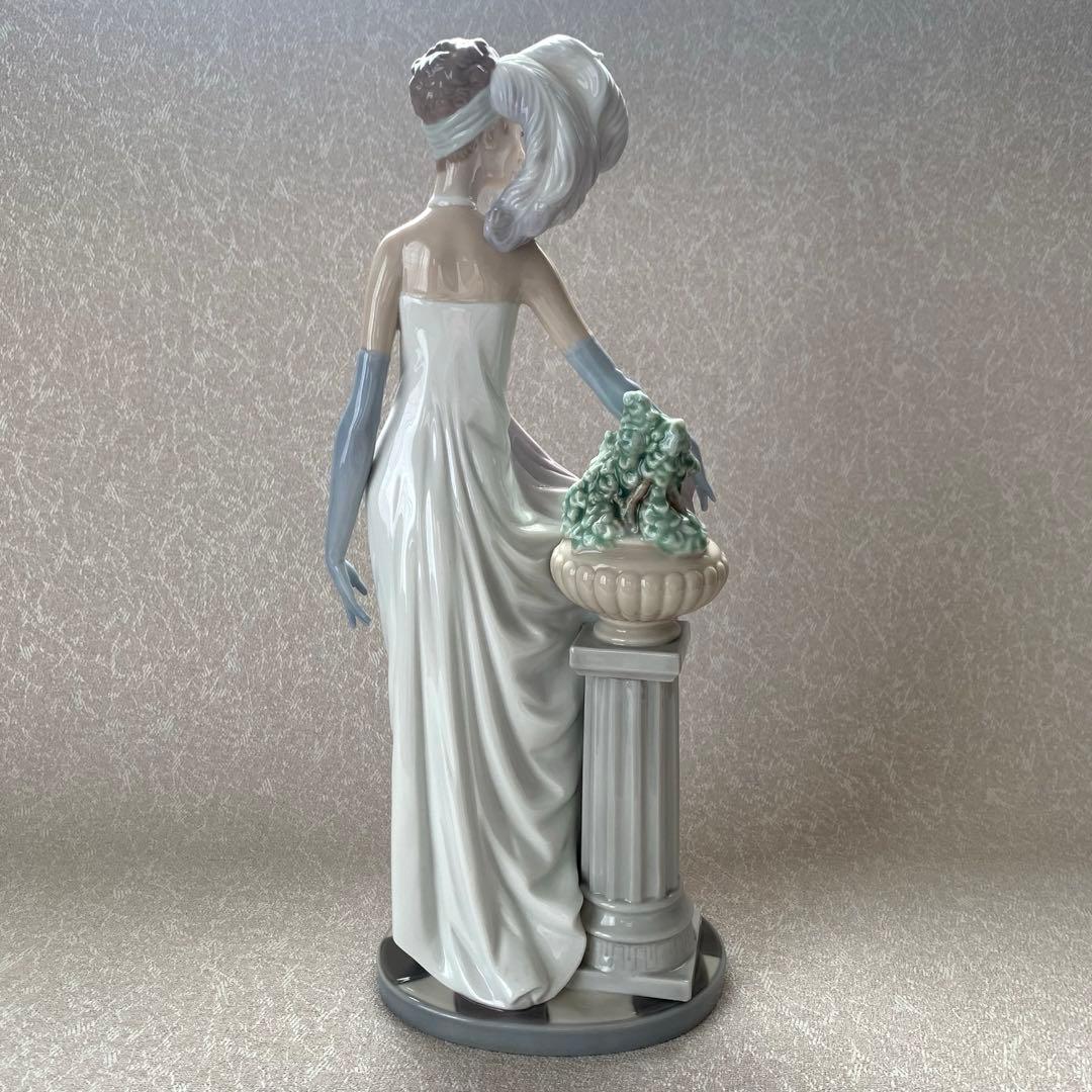 LLADRO リヤドロ 『 チャールストーンの貴婦人 』 高さ 34㎝