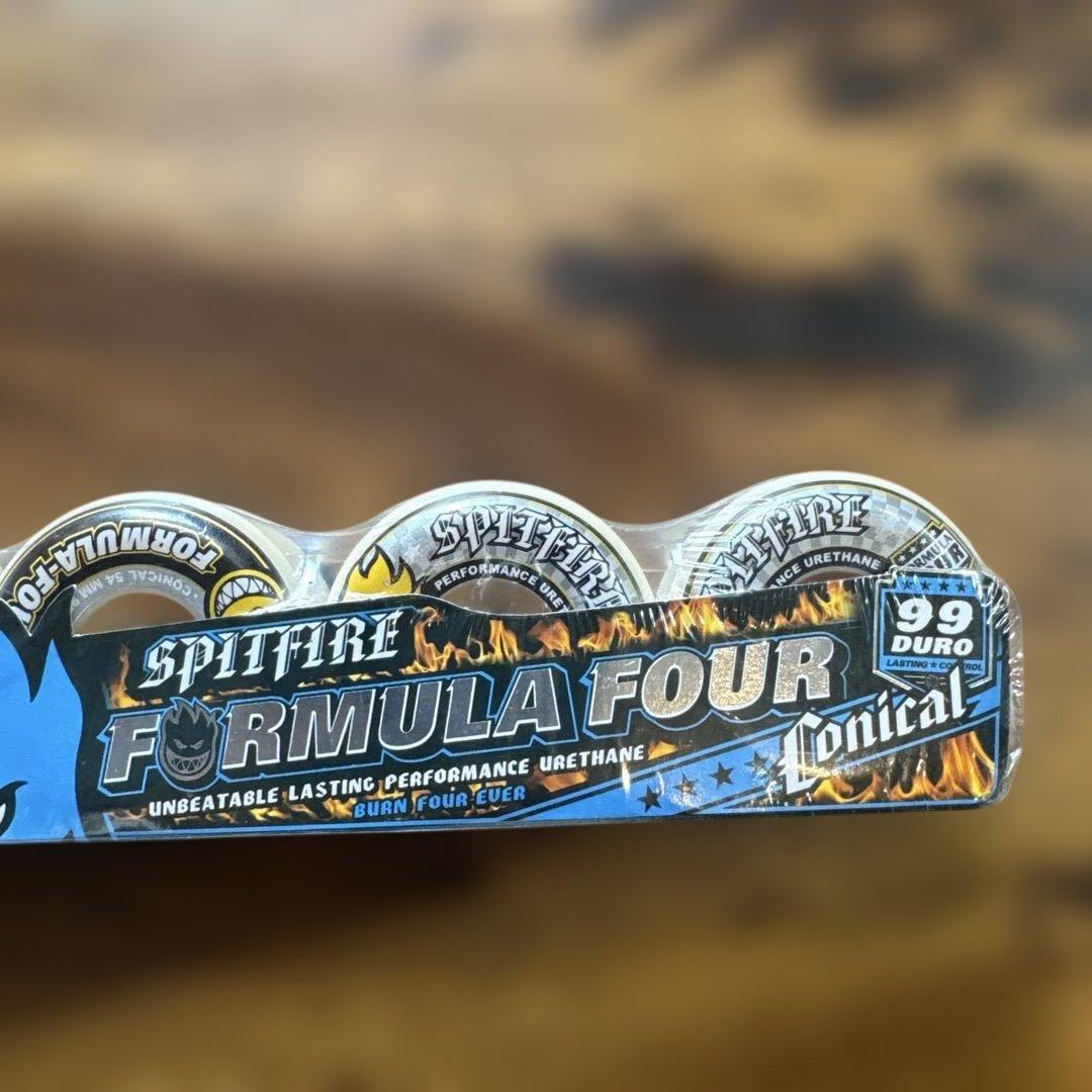 Spitfire フォーマル4 コニカル54mm99aスケボーウィール