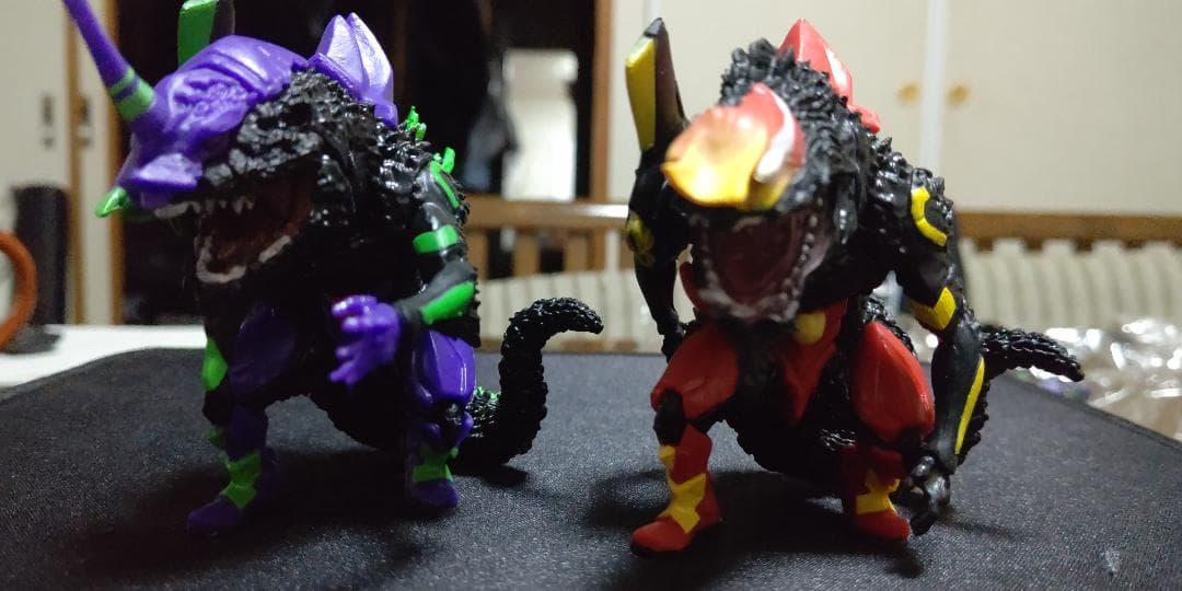 ゴジエヴァフィギュア2体