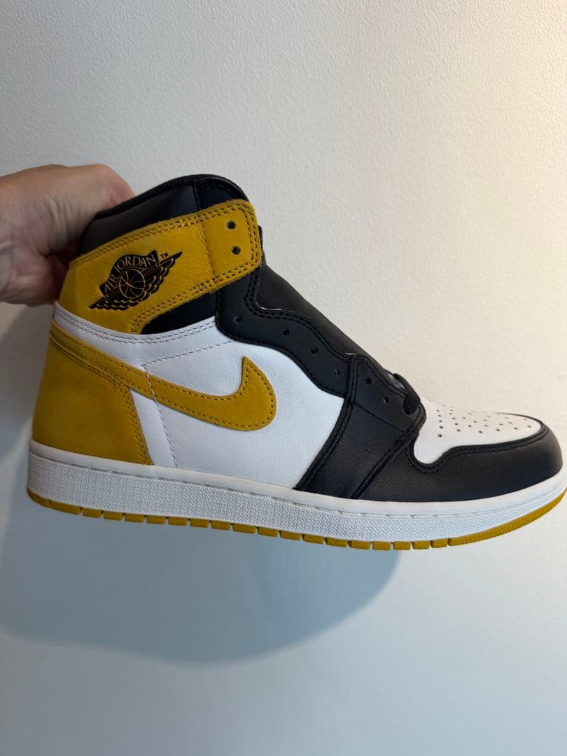 NIKE エアジョーダン1レトロハイOG ブラックトゥ/イエローオークル