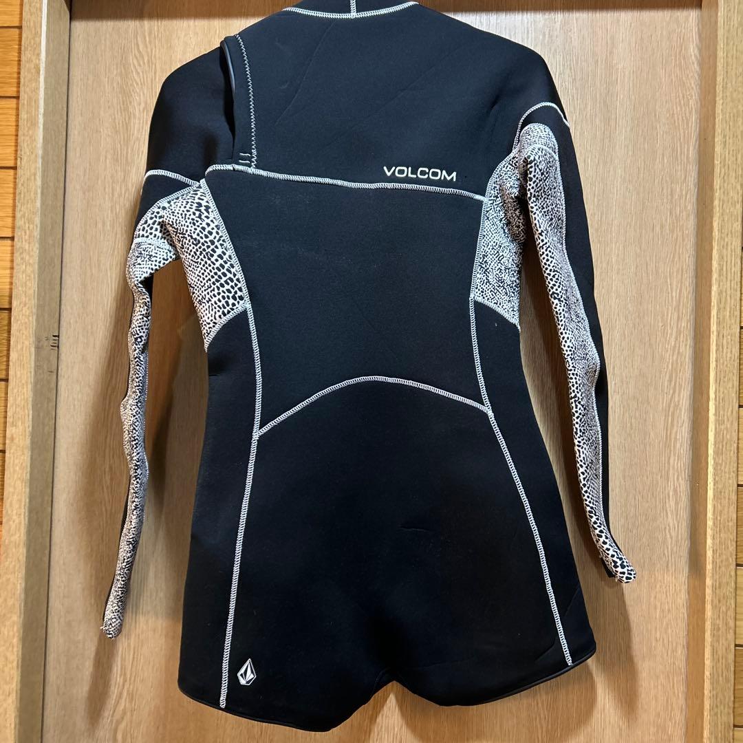 VOLCOMロンスプ2mm Chest Zip LS サイズ8