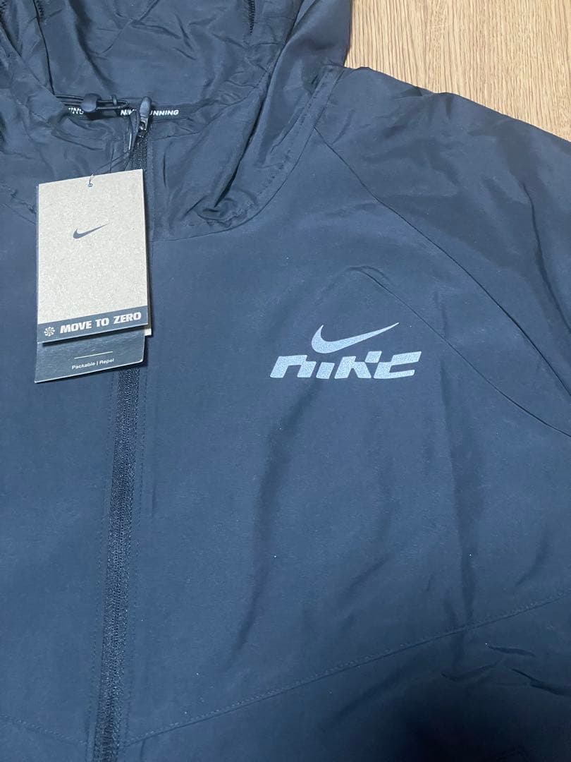 NIKE ランニングジャケット　ウィンドランナー　フルジップ　黒　Mサイズ新品