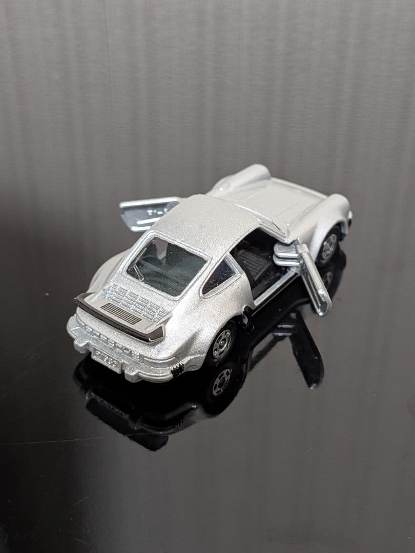 トミカ ポルシェ930ターボ 1/61
