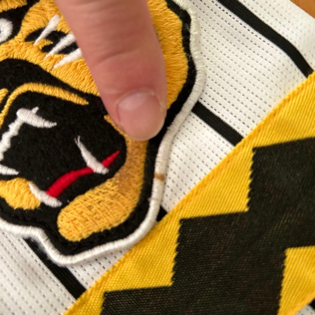 阪神タイガース金本選手　輝流復刻レプリカユニフォーム刺繍入り（美品）