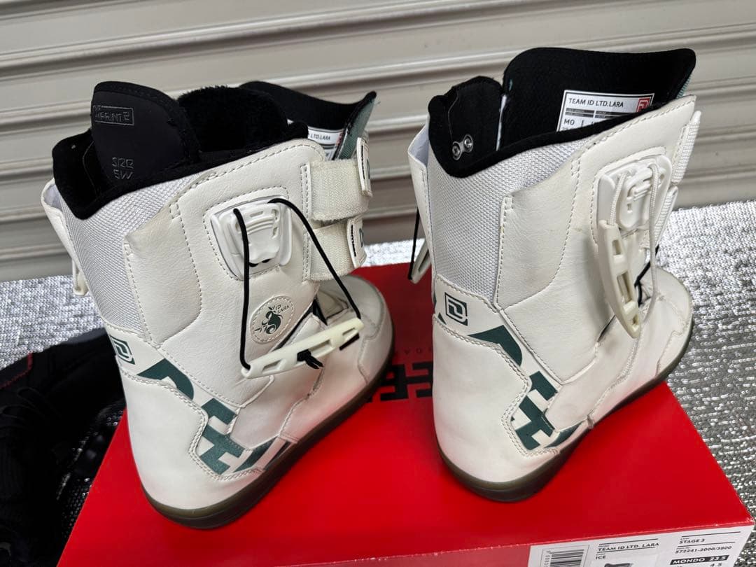 TEAM ID LTD.LARA 23.5センチ　《インナーはバートン》