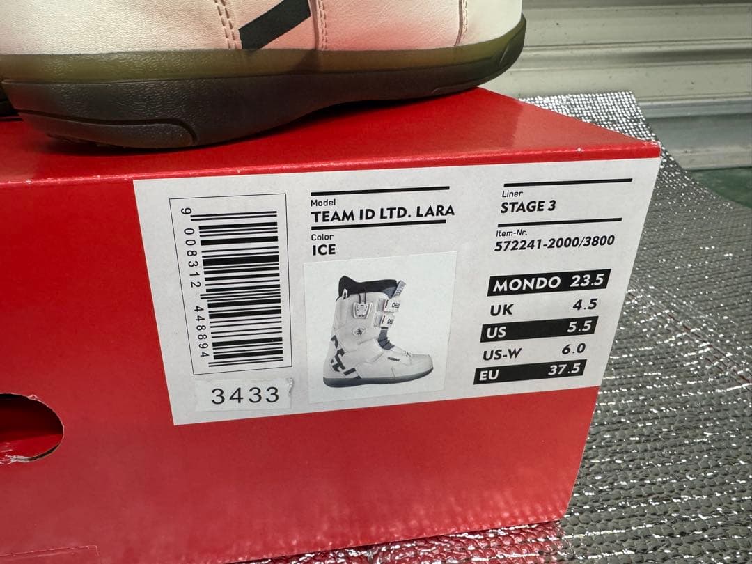 TEAM ID LTD.LARA 23.5センチ　《インナーはバートン》