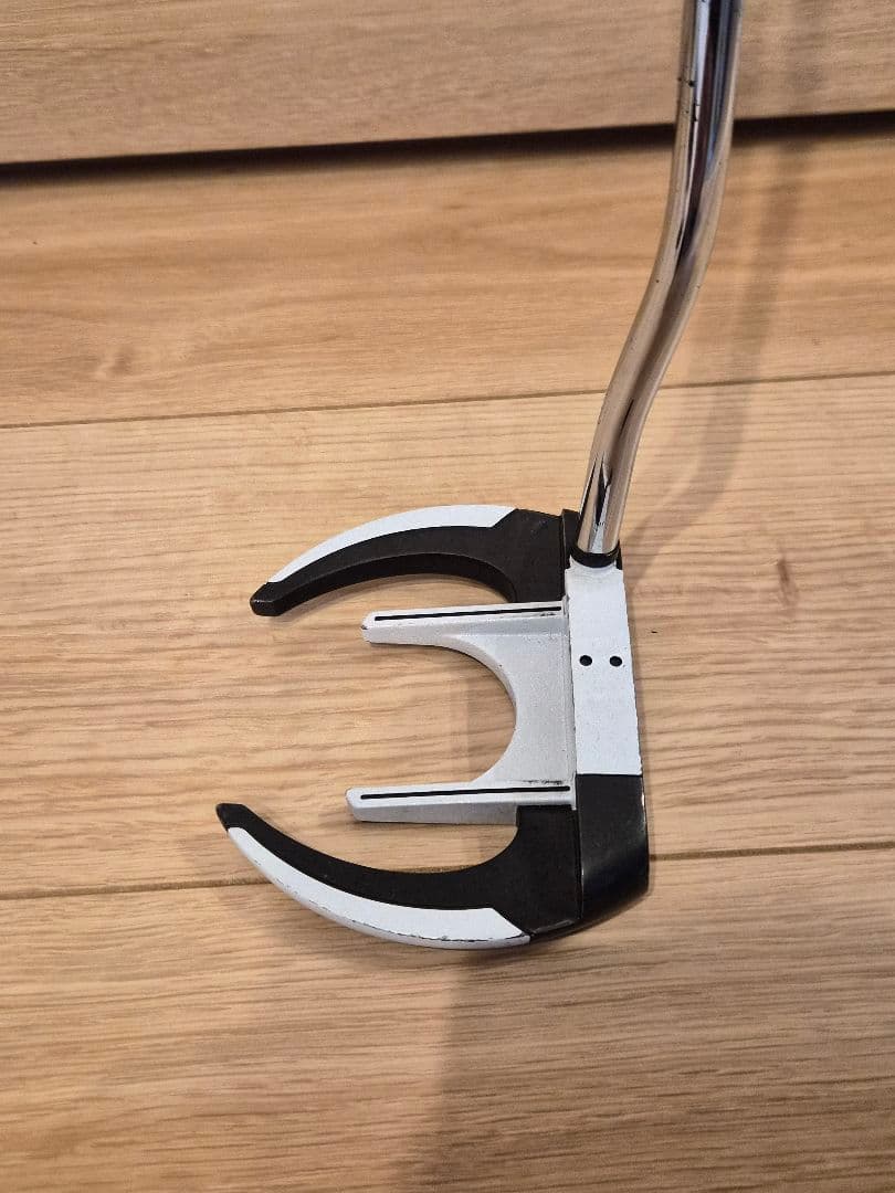 オデッセイ VERSA SABERTOOTH ブラック 33インチ パター