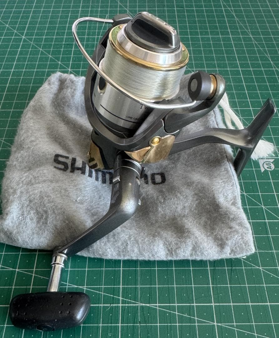 シマノ　スピニングリール　ツインパワー2500