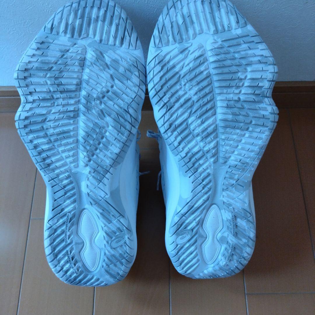 ASICS NOVA SURGE LOWバスケシューズ ホワイト/ブルー