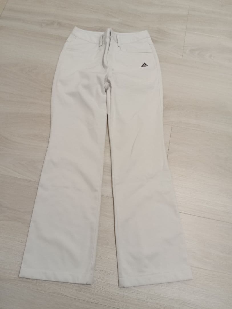adidas 赤いキャップ