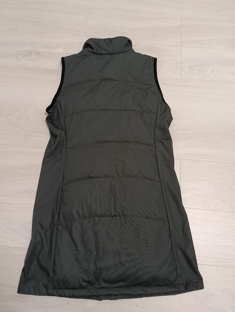 adidas 赤いキャップ
